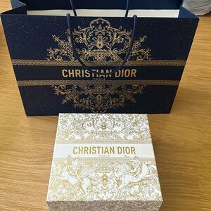 💯% Authentic Christian Dior Gift Bag & Gift Box 🎁Set.